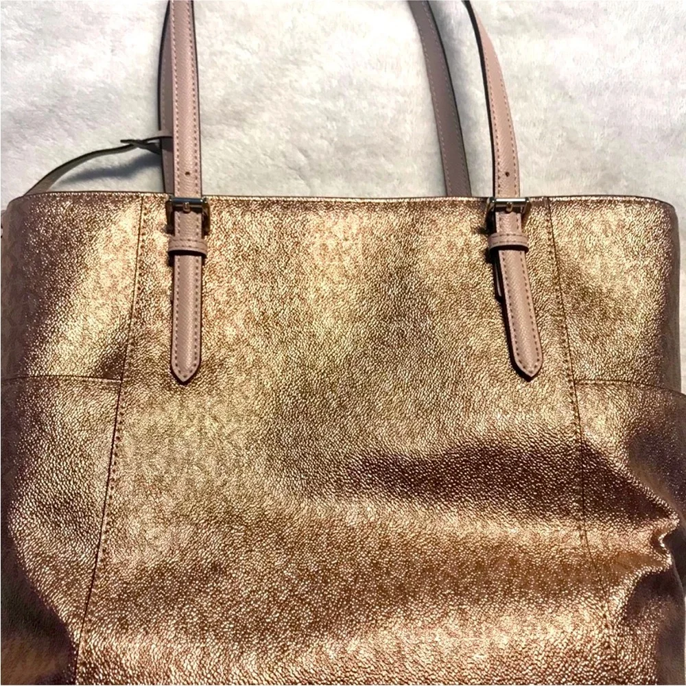Michael Kors Metallic Signature Jet Set Tote Bag- Rose Gold NEW 🏷️